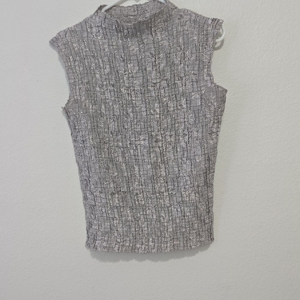 Annie Alexander  Textured Sleeveless‎ Top in Grayish Tan S